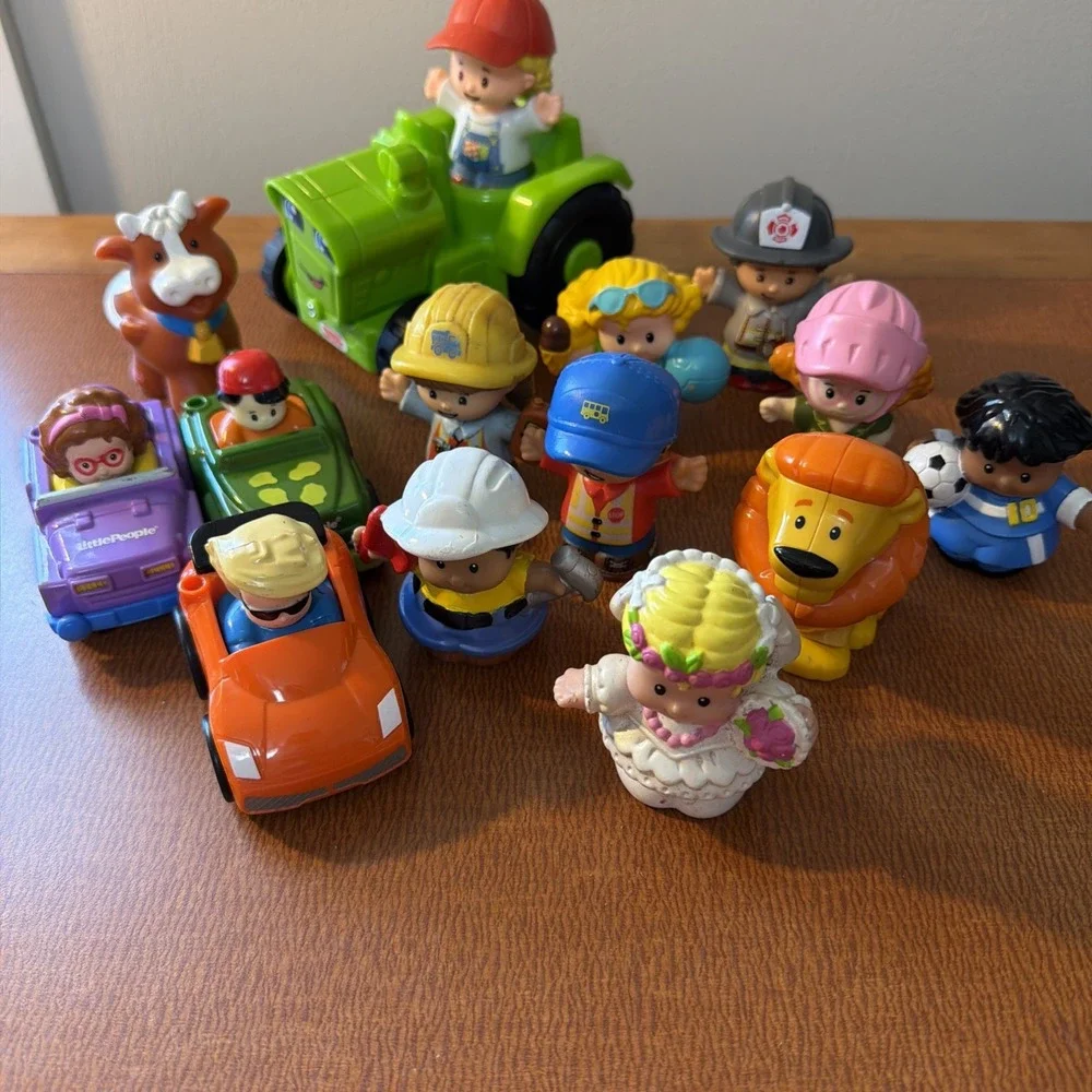 15 Piece Fisher Price Little People Lot Figures, Animals, Vehicles